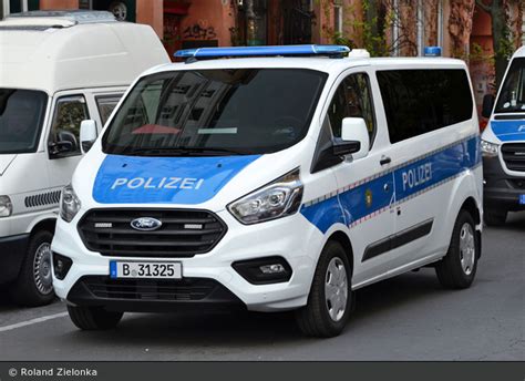 Einsatzfahrzeug B Ford Transit Custom Kleinbus Mit Funk