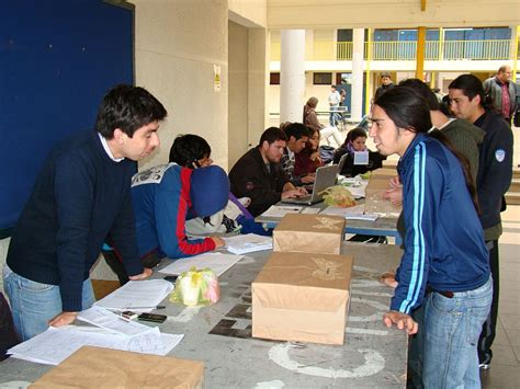 Universidad de Valparaíso Estudiantes de la UV votan para escoger a