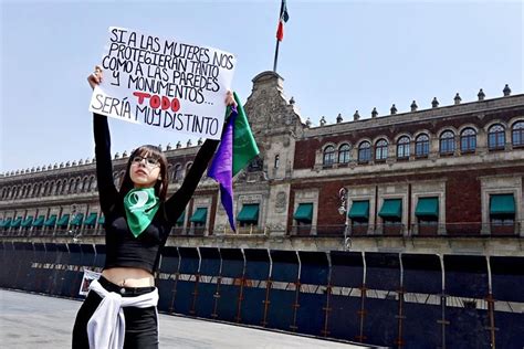 Amlo Pide A Las Manifestantes Del M No Cubrirse El Rostro Y Dar La