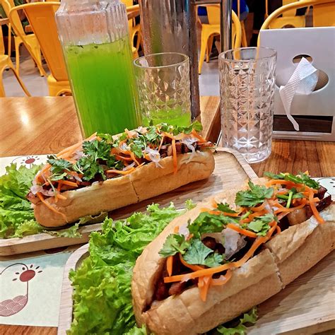 leah and blair slog net worth