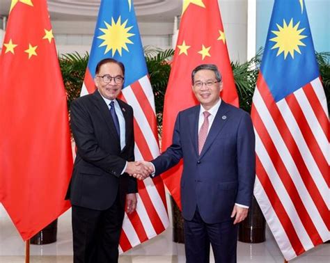 Chinese Premier Meets With Malaysian Pm Cn