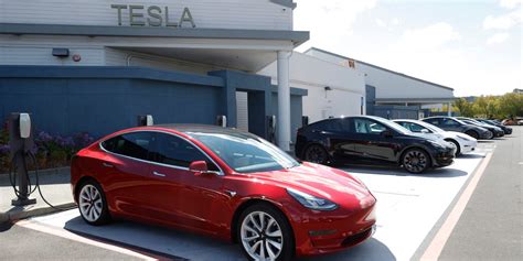 Nhtsa Investigating Tesla Autopilot Crashes With First Responders