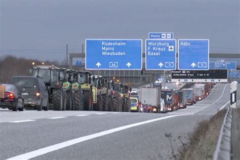 Njemačka u potpunoj blokadi Vlakovi više ne voze traktori blokiraju