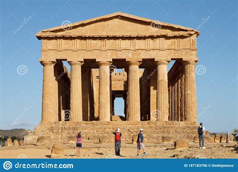 Templo De Concordia En El Valle De Los Templos De Agrigento Foto De