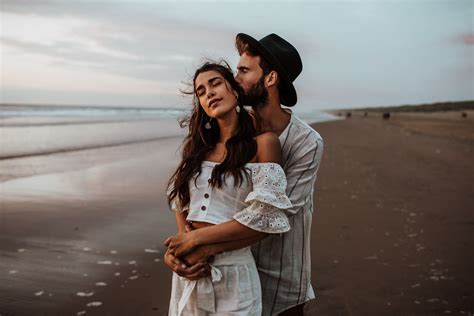 Intimate Couple Shooting At The Beachside By Sarah Everything Beloved