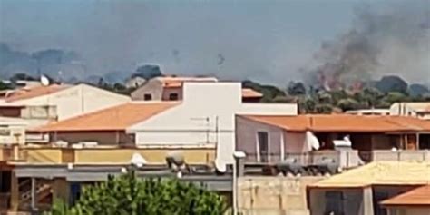 Un Vasto Incendio A Sampieri Minaccia La Pineta Vigili Del Fuoco In