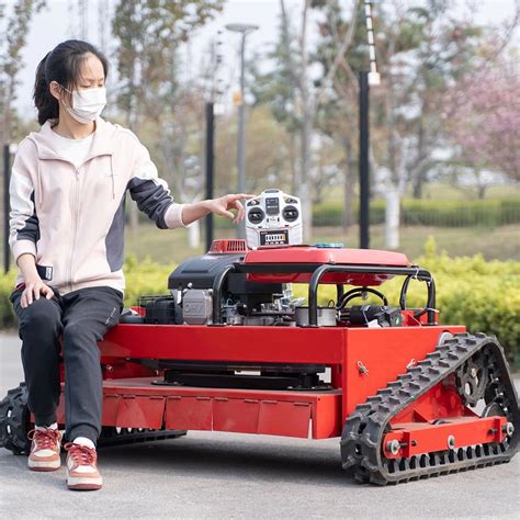 Fully Automatic Crawler Garden Dam Slope Trimming Lawn Mower Gasoline