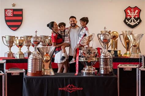 Torcida do Flamengo exibirá bandeiras em homenagem a Everton Ribeiro