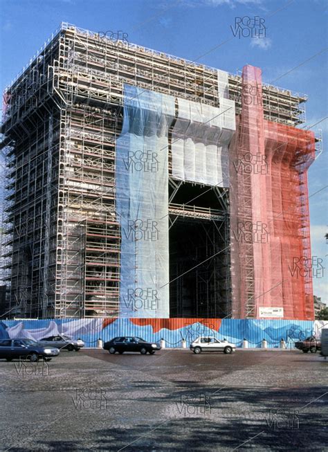 Paris L Arc De Triomphe Habill En Bleu Blanc Et Rouge