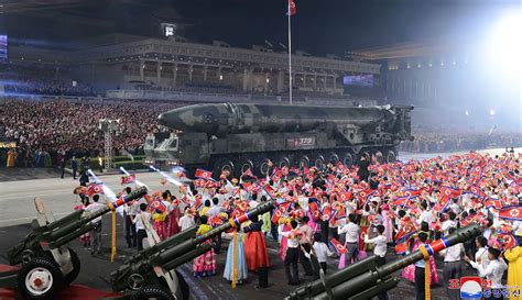 Korea Utara Pamer Rudal Nuklir Dalam Parade Militer 70 Tahun Gencatan