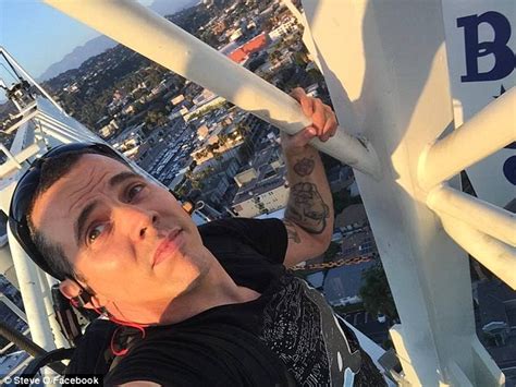 Jackass Steve O Live Streams Reckless Seaworld Sucks Stunt On La Crane Daily Mail Online