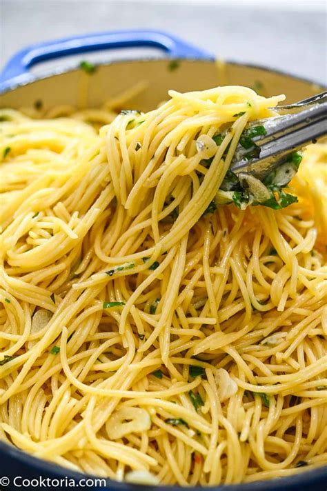 Spaghetti With Olive Oil And Garlic Cooktoria