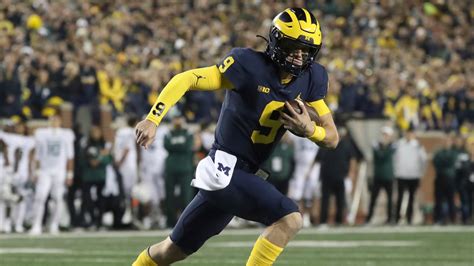 Michigan football quarterbacks 'look phenomenal' during camp - Blue By ...