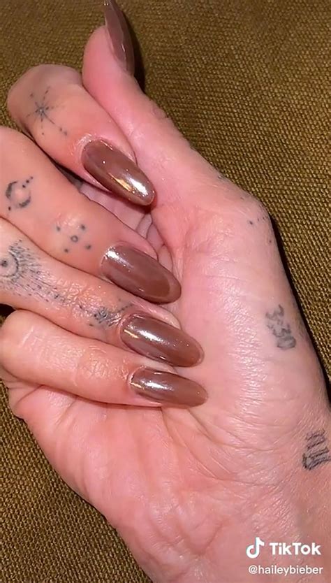 Hailey Bieber Gives Her Glazed Donut Nails A Chocolate Update