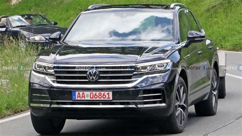 2023 Volkswagen Touareg spied hiding minor facelift in plain sight