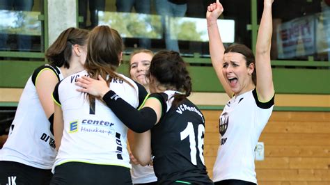 Volleyball Verbandsliga Vc Nienburg Frauen Feiern Gegen Oldenburger Tb