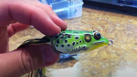 Live Target Hollow Body Frog Bass Lure Review Skate The Fly