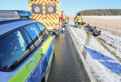 Glatte Fahrbahn Pkw Berschl Gt Sich Auf B In Schneeberg