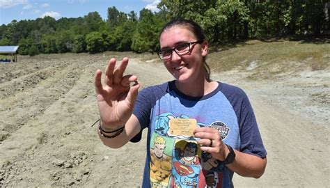 ARKANSAS PARK: 27-YEAR-OLD FINDS THE LARGEST YELLOW DIAMOND IN YEARS ...