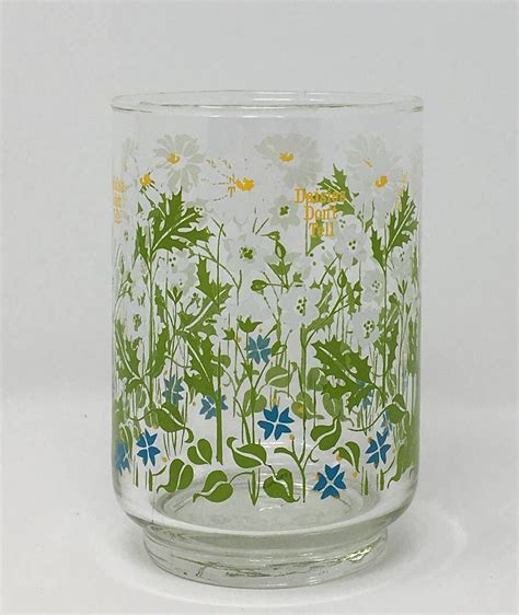 Vintage Daisies Glass Daisies Don T Tell Vintage Drinking Etsy Glass Drinking Glass Daisy