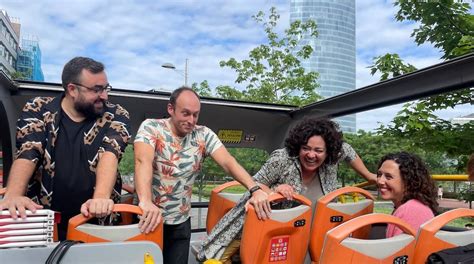 El Autob S Tur Stico De Bilbao Ofrece Un Tour Teatralizado Durante El