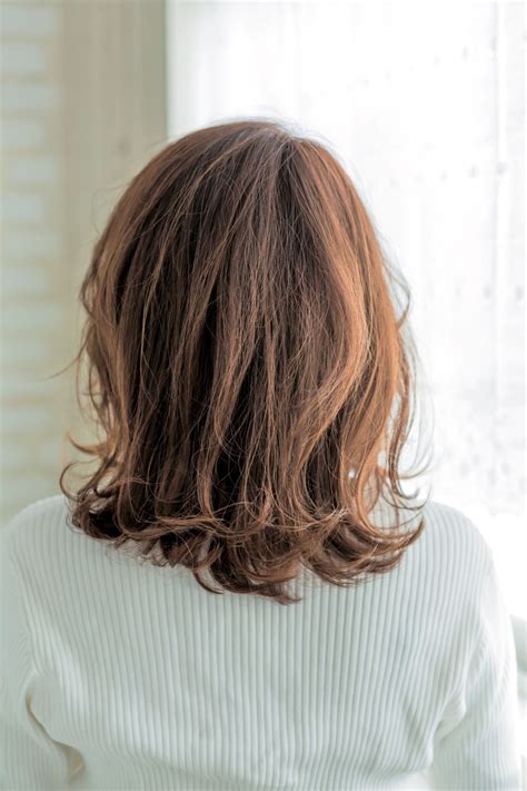 【40代の毎日ヘアスタイル】スタイリングが簡単！華やかミディアム Story ストーリィ オフィシャルサイト