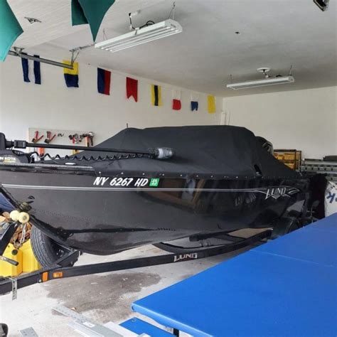 Lund Boat Cover on a 1650 Rebel XL in black Sunbrella