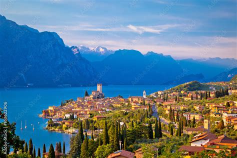 Fotografia Town Of Malcesine On Lago Di Garda Skyline View Xbrchx