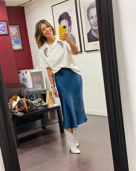 Nuria Roca Y Sus Dos Looks Con La Misma Falda Midi Foto 1 Waist Skirt