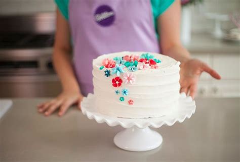 Learn Cake Decorating With Creativebug Wedding Cakes Layer Cake