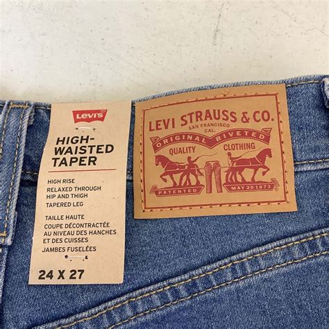 Levi Strauss & Co. Womens Label Size 24, W26” Tapered Leg Jeans Blue(s)