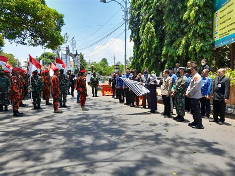 Pejabat Bupati Batang Lepas Pasukan Kirab Merah Putih Sentral News