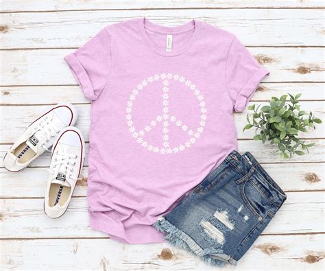 Daisy Peace Sign Graphic Tee Women's Graphic Tee Trending Tee Plus Size ...