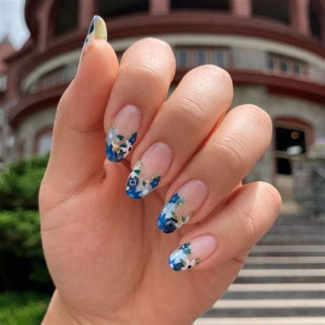 33 Latest Graduation Nails That Are Trending In 2025