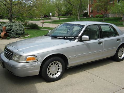 2001 Ford Crown Victoria Base Sedan 4 Door 4 6l