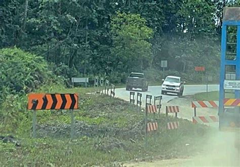 Jalan Rosak Naikkan Papan Tanda Namun Keadaan Masih Teruk Penduduk