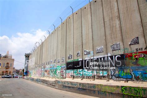 Israel West Bank Wall High-Res Stock Photo - Getty Images