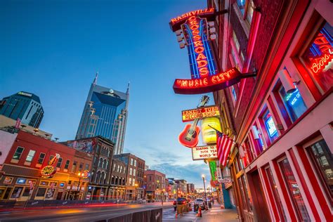 The Best Nashville Restaurants With Live Bands