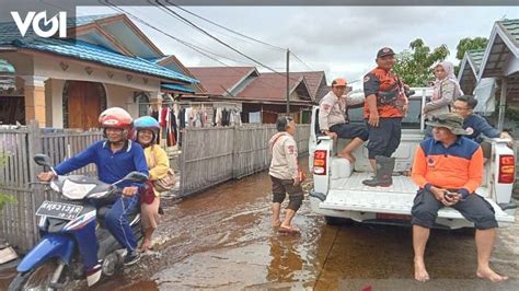 Warga Di Palangka Raya Terdampak Banjir Luapan Sungai Kahayan