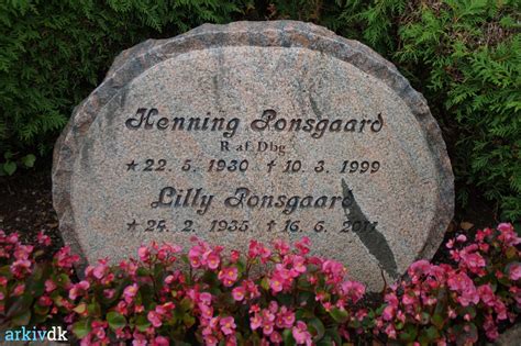 arkiv dk Henning Ponsgaard Lilly Ponsgaard Gravsten på Beder kirkegård