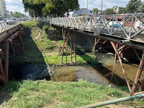 Derrame De Hidrocarburo Contamina Arroyo En Poza Rica