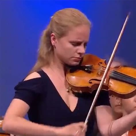 Enjoy the Artistry of Violinist Julia Fischer – My Classical Notes