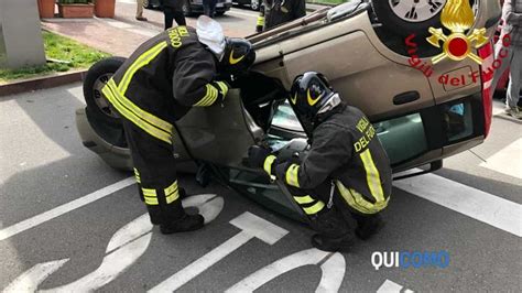 Incidente A Olgiate Comasco Auto Ribaltata In Via Roma Due Donne Ferite