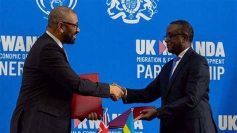 Uk Signs Controversial Asylum Treaty With Rwanda Pars Today