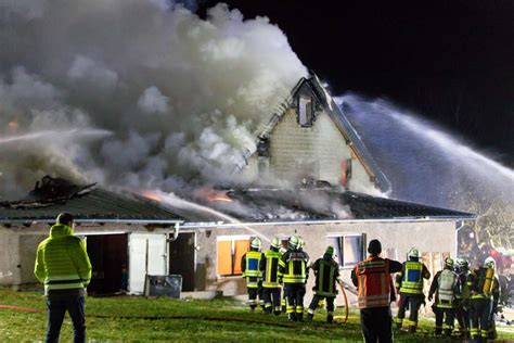 Großeinsatz Leerstehendes Haus brennt lichterloh Thüringen