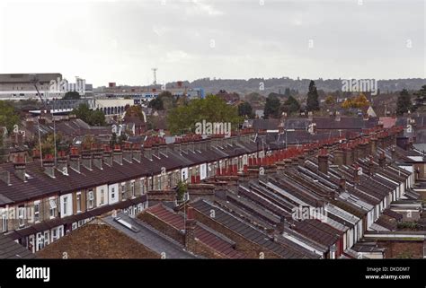 THE ROOFTOPS OF TERRACED HOUSES IN WATFORD, UK Stock Photo - Alamy