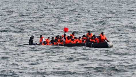 Mort De Migrants Dans La Manche Un Membre Du Centre De Secours Mis