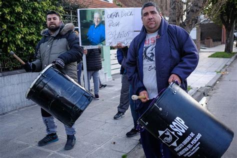 Trabajadores Efectivos De Loba Pesquera Reclaman Pago De