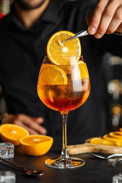 Copo De Coquetel De Aperol Spritz Coquetel De Casca De Laranja