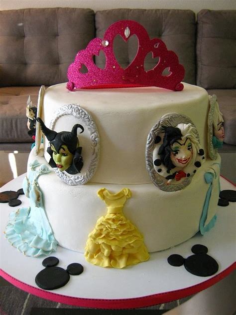 Disney Themed Cake Decorated Cake By Cakeicer Shirley Cakesdecor